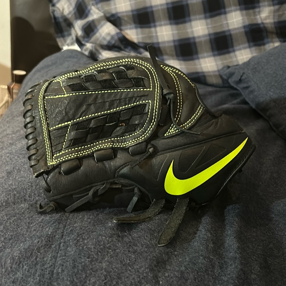 Left Hand Throw Nike Baseball Glove 11.5 Inch